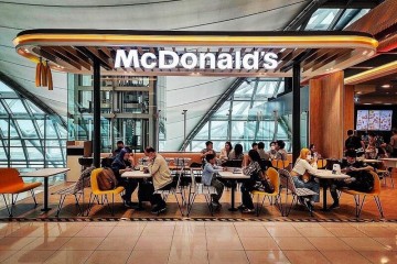 LINE_ALBUM_mc svb ช้น 4 เปิดร้่าน_๒๒๐๗๑๑_3